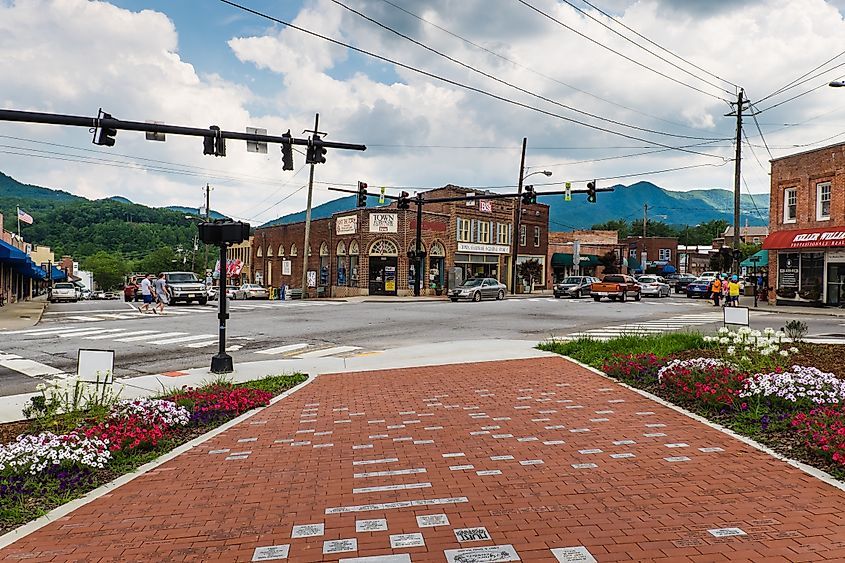 A summer day in the small town of Black Mountain, North Carolina, via Derek Olson Photography / Shutterstock.com