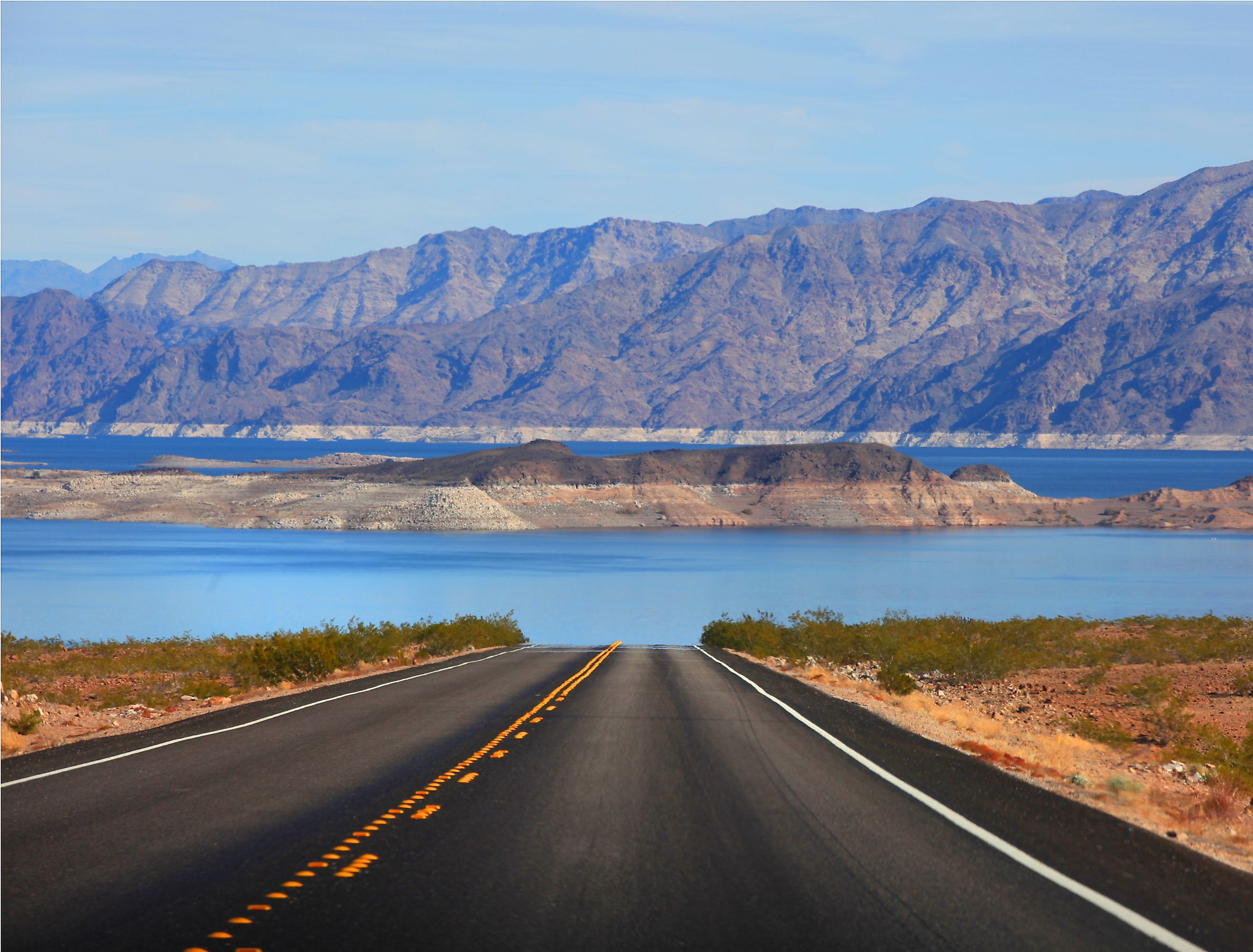 Lake Mead Scenic Drive- Image Credit SNEHIT PHOTO via Shutterstock