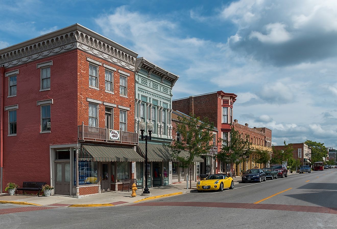 Rustic brick buildings along the North Main Street Historic District in Hannibal, Missouri. Image credit Nagel Photography via Shutterstock.com