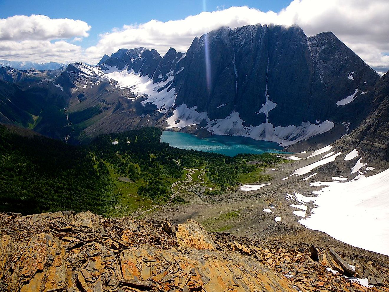 Floe Lake and the Rockwall as viewed from Numa Pass. Image credit: Christopher Fast/Wikimedia.org