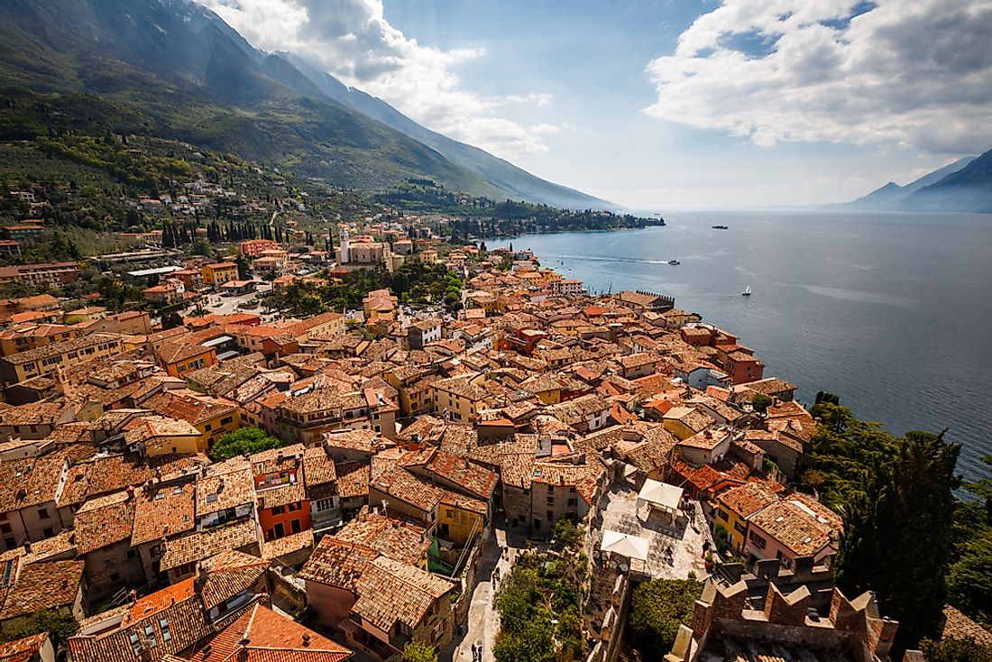 Houses on the coast of Lake Garda, the largest lake in Italy. 