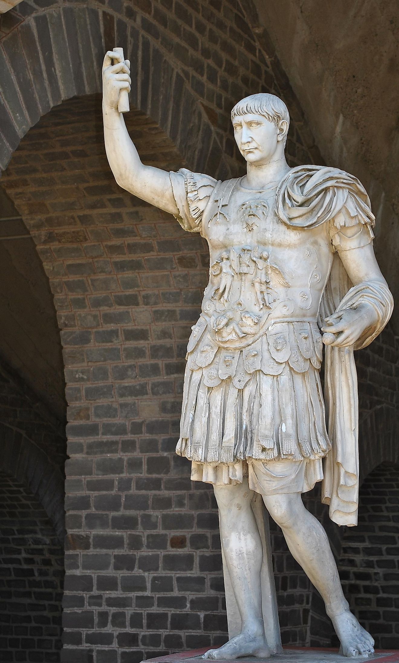Statue of Trajan, posing in military garb, in front of the Amphitheater of Colonia Ulpia Traiana in the Xanten Archaeological Park. Image credit: Hartmann Linge/Wikimedia.org