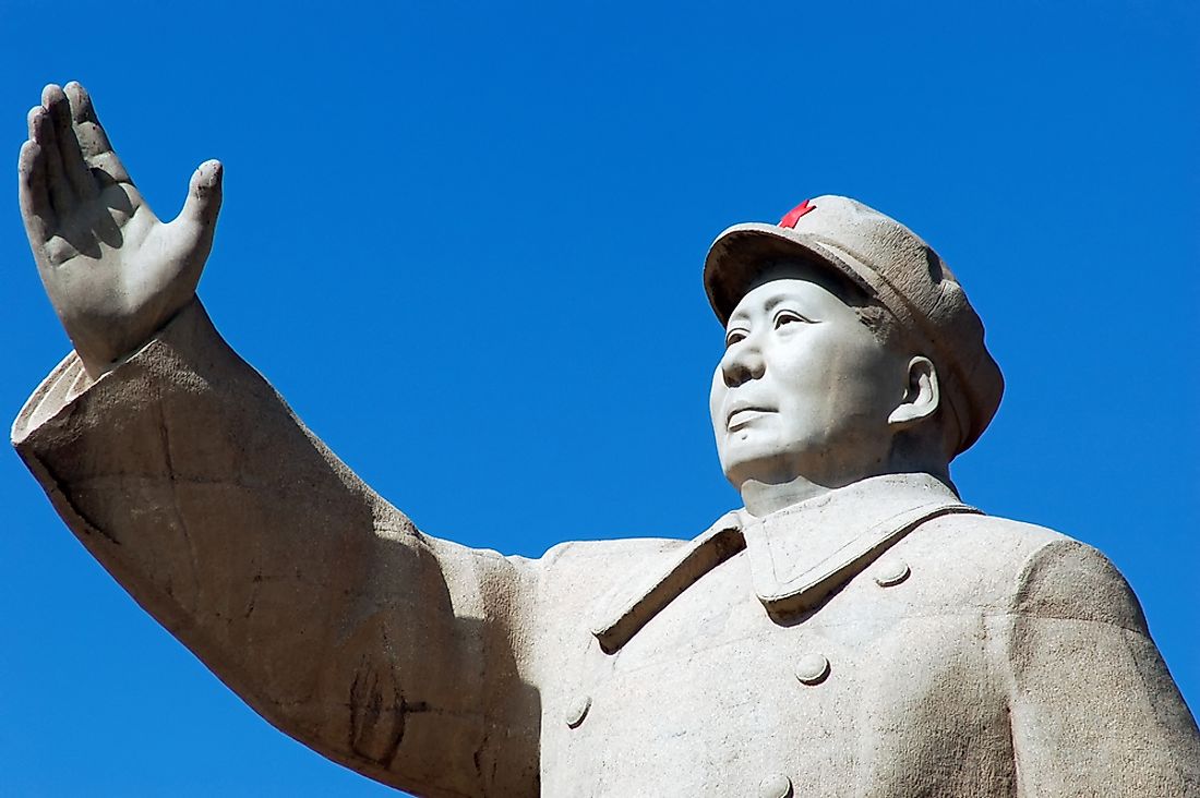 One of the many statues of Mao Zedong. 