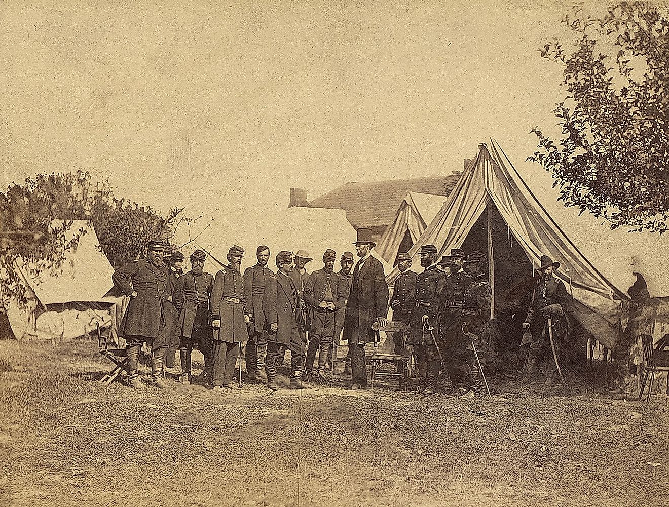 Lincoln with officers after the Battle of Antietam. Image credit: National Archives at College Park / Public domain