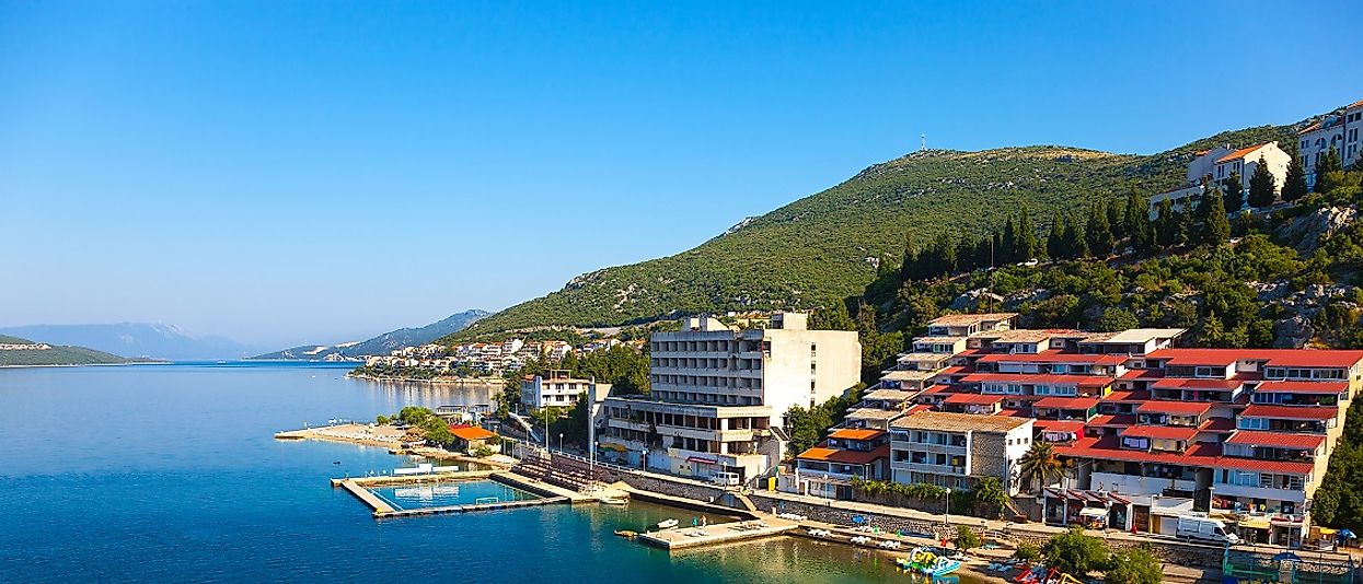 As Bosnia and Herzegovina's only Adriatic seaport and lying near the Croatian border, Neum is a trade hub for the country.