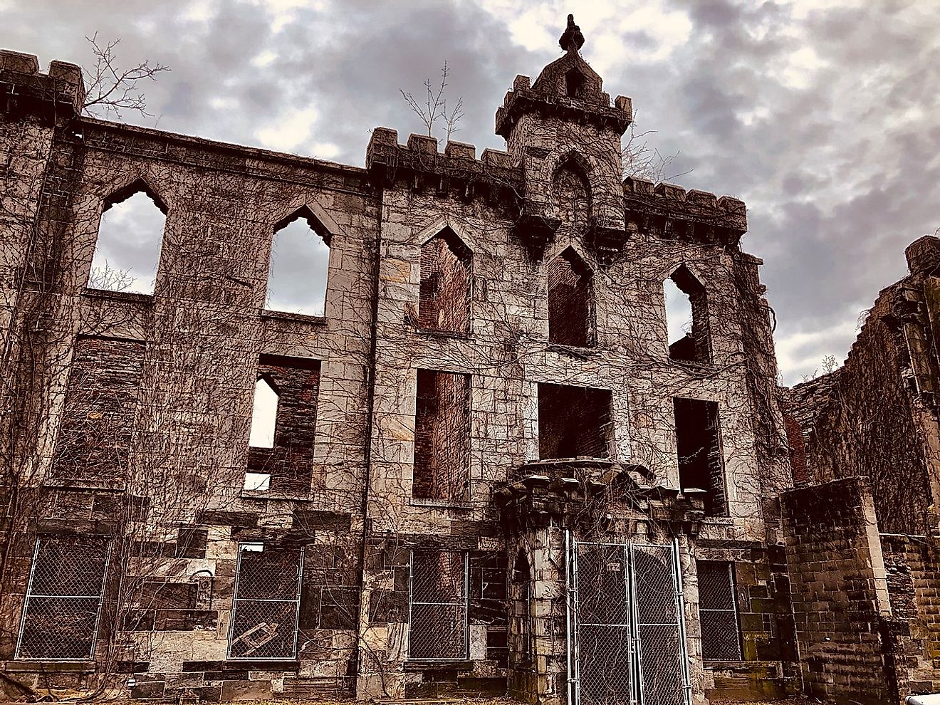 The Renwick Smallpox Hospital on Roosevelt Island in April 2019. Image credit: Chris6d/Wikimedia.org