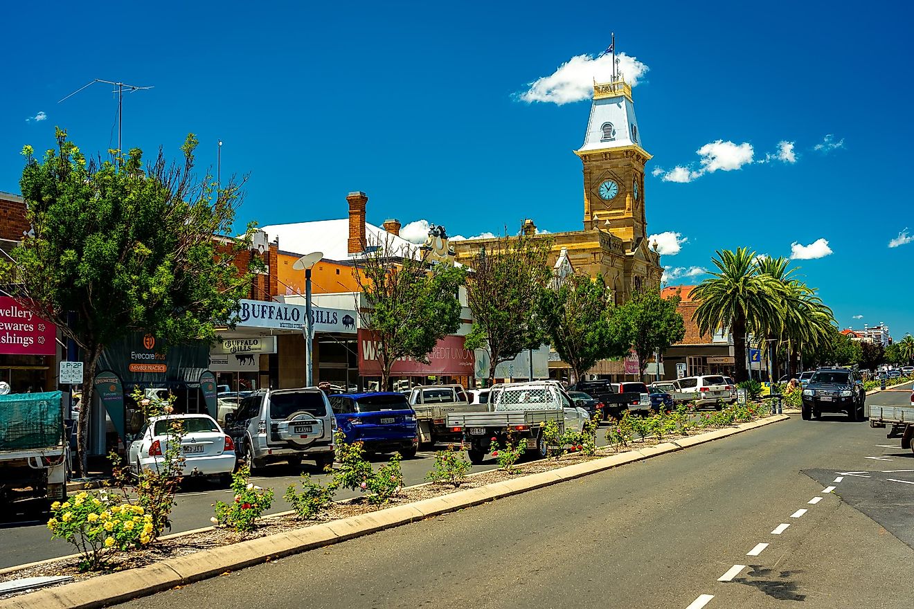 Warwick, Queensland: Main street with the town hall in the background