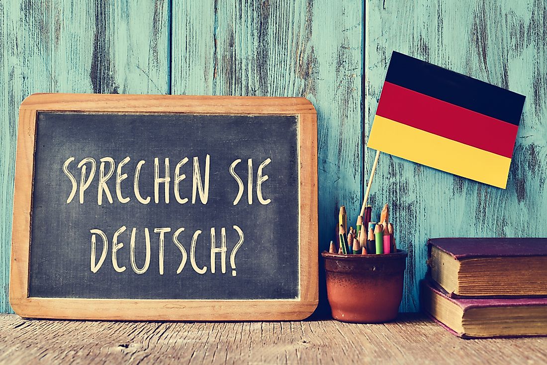 "Do you speak German?" written on a chalkboard in German. 