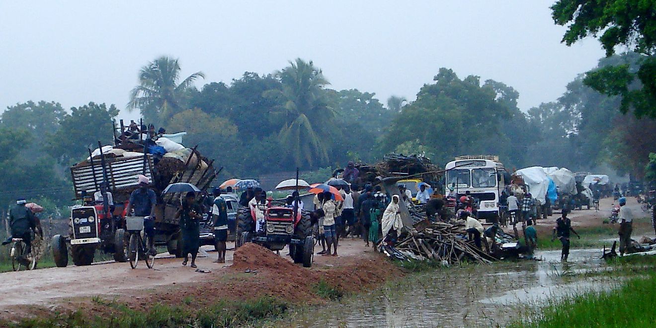 Civilians being displaced as a result of the Sri Lanka Army's military offensive. January 2009 during the Sri Lankan Civil War. Image credit: Trokilinochchi/Wikimedia.org
