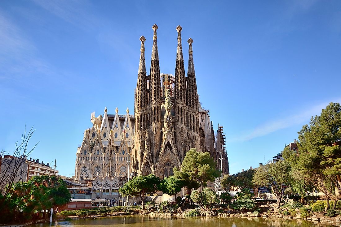Basílica de la Sagrada Família is part of a UNESCO World Heritage Site that features the works of renowned architect Antoni Gaudí.  Editorial credit: Rodrigo Garrido / Shutterstock.com