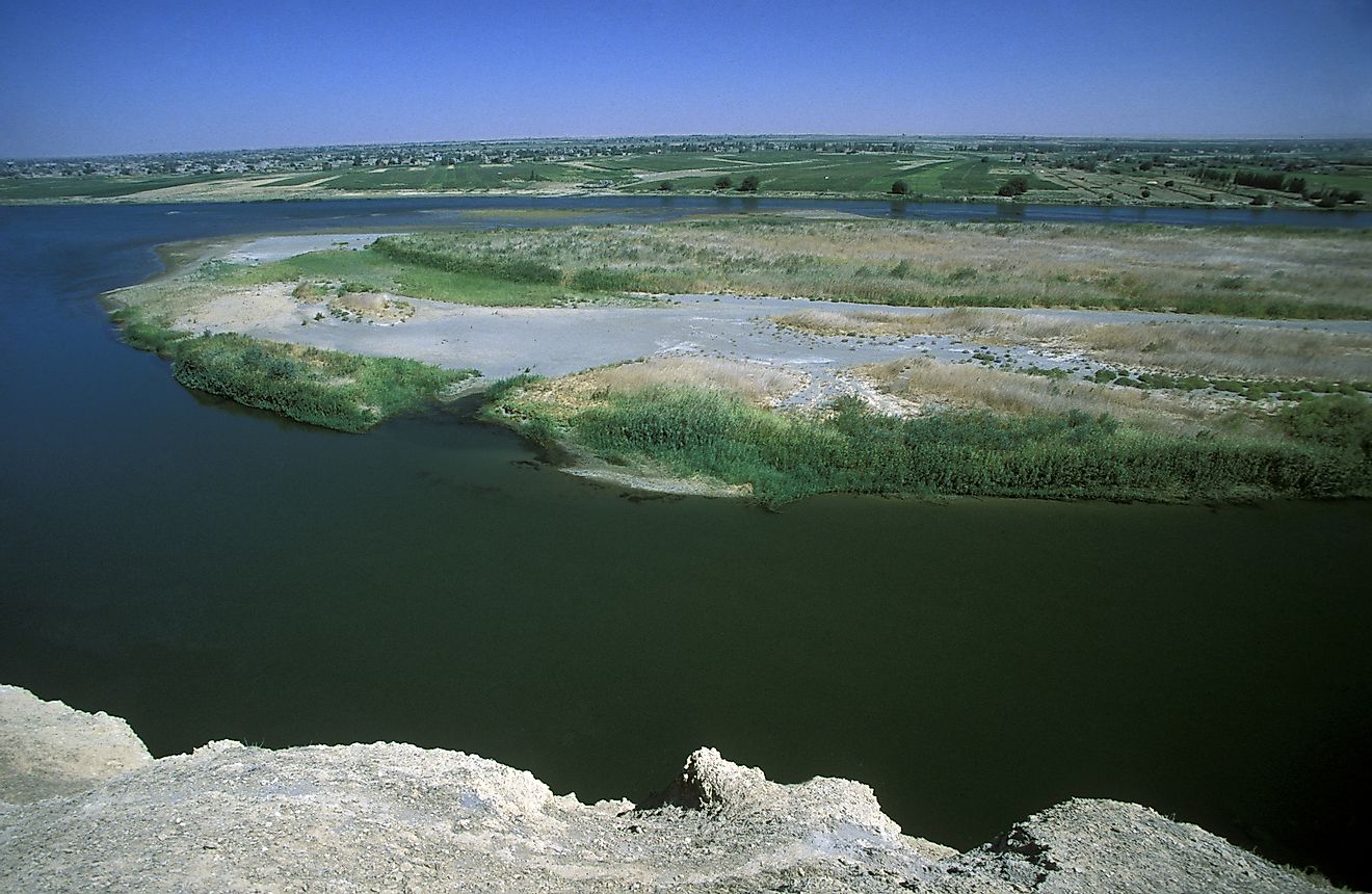 The Euphrates River passes through Syria and is historically significant. 