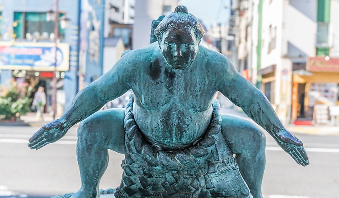 Statue of a sumo wrestler in Tokyo, Japan.  Editorial credit: Manuel Ascanio / Shutterstock.com