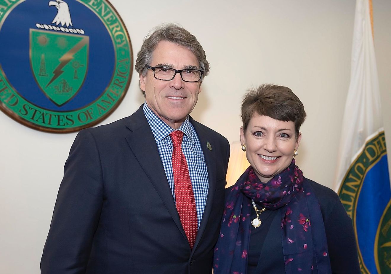 Secretary R. Perry meets with Lynn J. Good. Image credit: US Department of Energy/Flickr.com