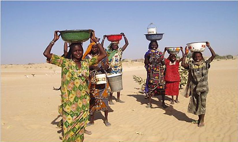 Tribal women in Chad out to take water to their homes.