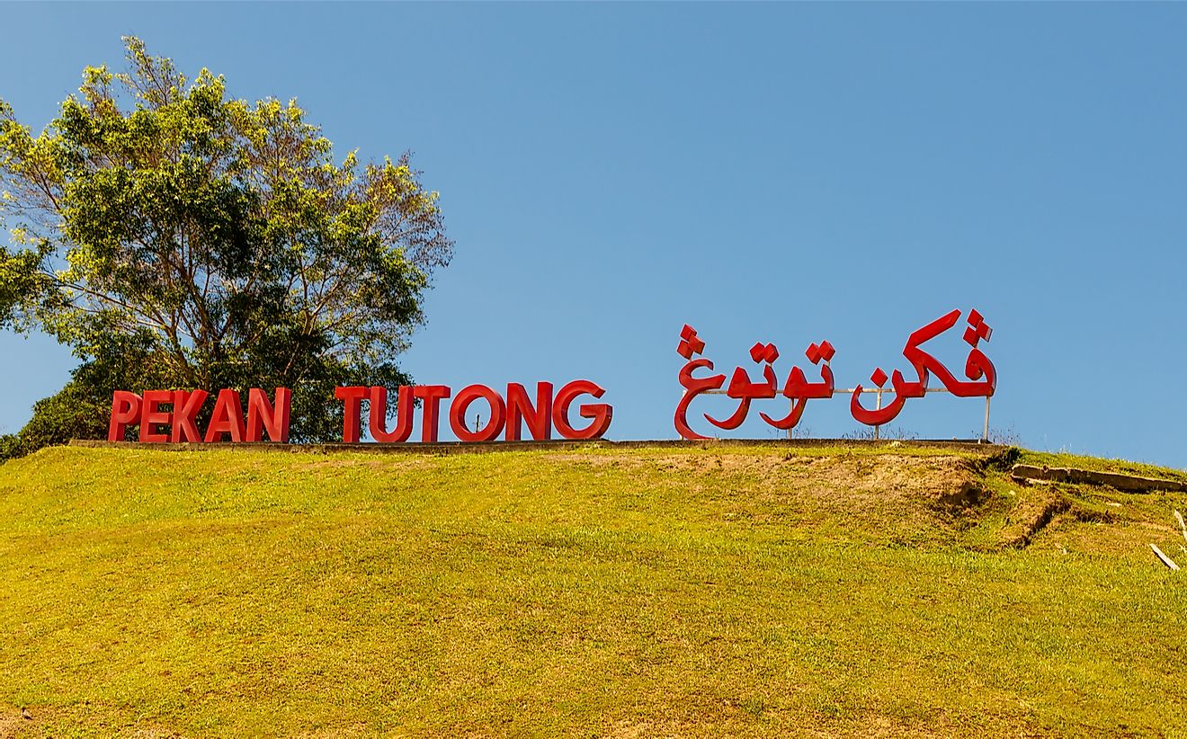 A bilingual sign in Brunei. Uwe Aranas / Shutterstock.com. 