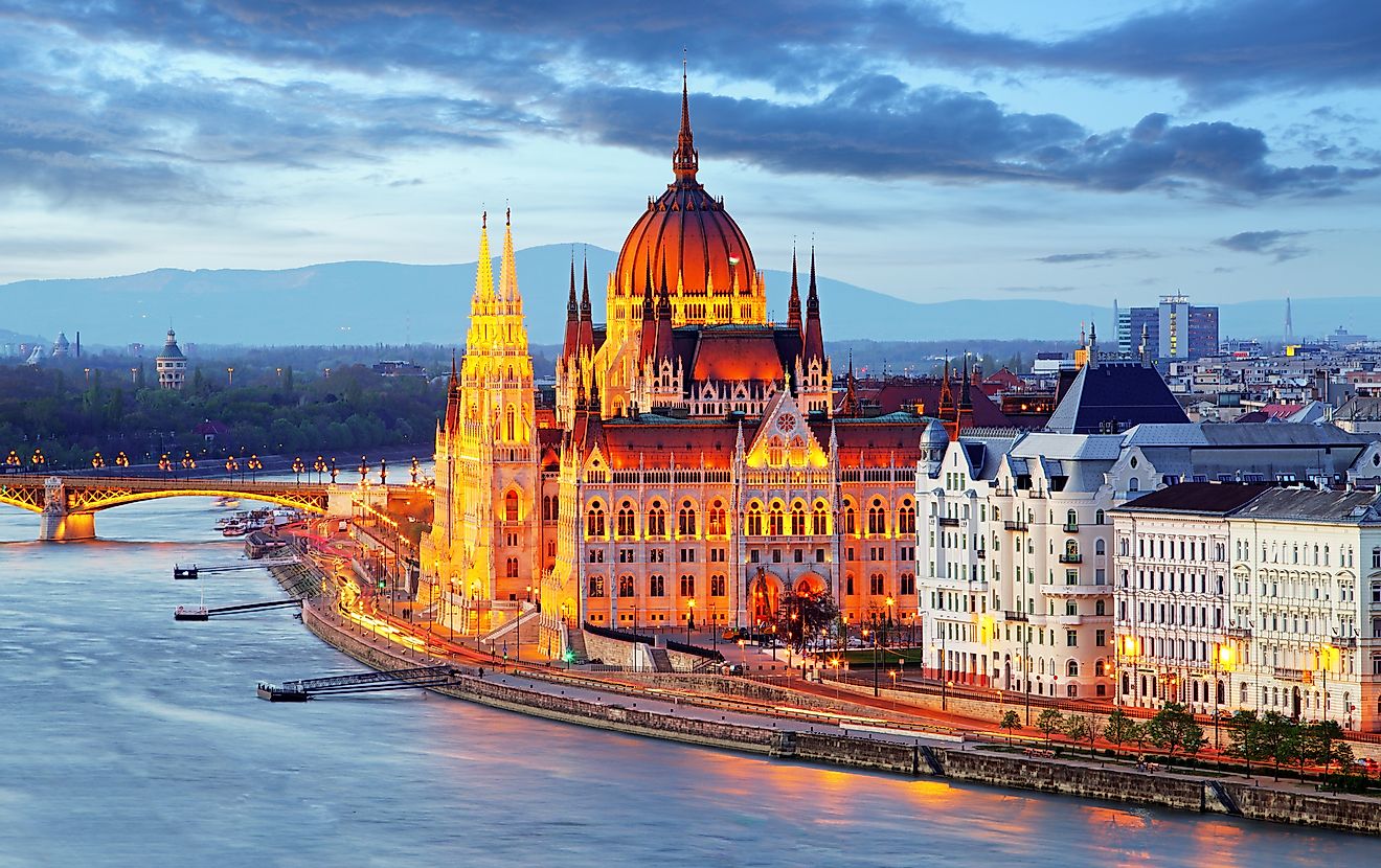 The Danube river runs through the Hungarian major city of Budapest. 
