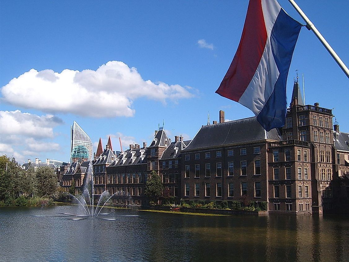 Binnenhof, Hofvijver and flag of the Netherlands, The Hague (Netherlands)