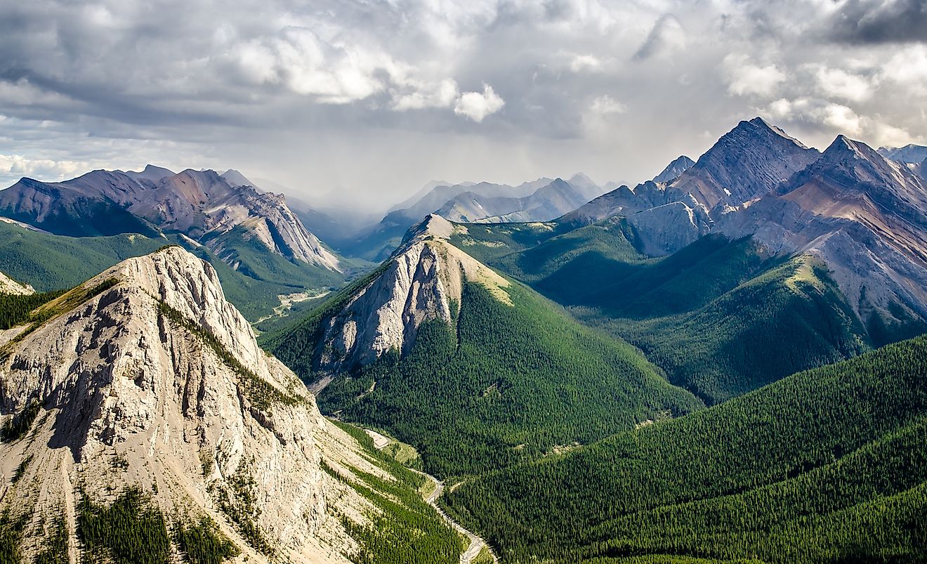 Mountain range landscape view in Jasper NP, Rocky Mountains, Canada. Image credit: Martin M303/Shutterstock.com
