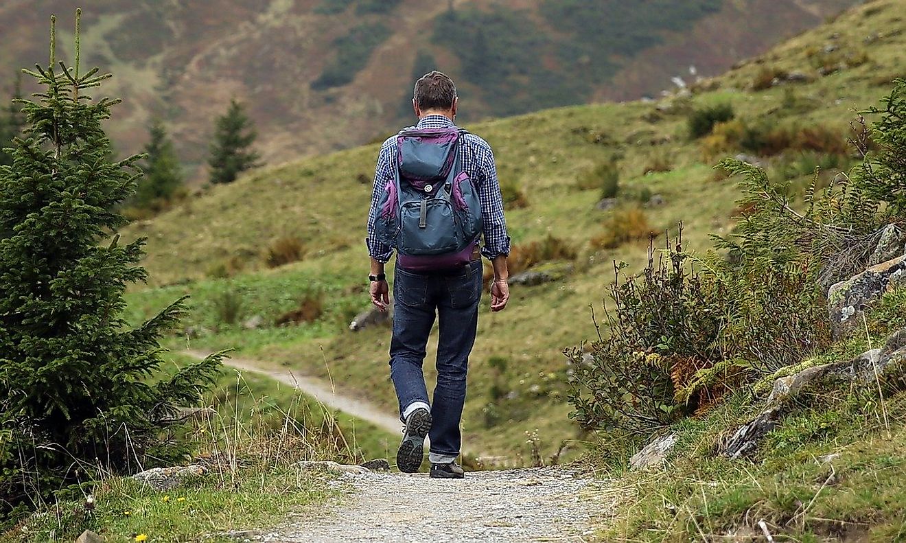 Hiking is a budget-friendly way of travel. Image credit: Hermann Traub from Pixabay 