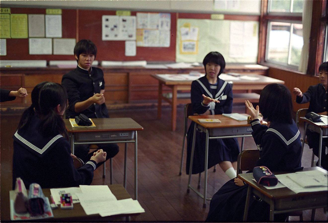 English class in Uta Junior High School, Japan. Image credit: Aka Hige from from Dento/Wikimedia.org
