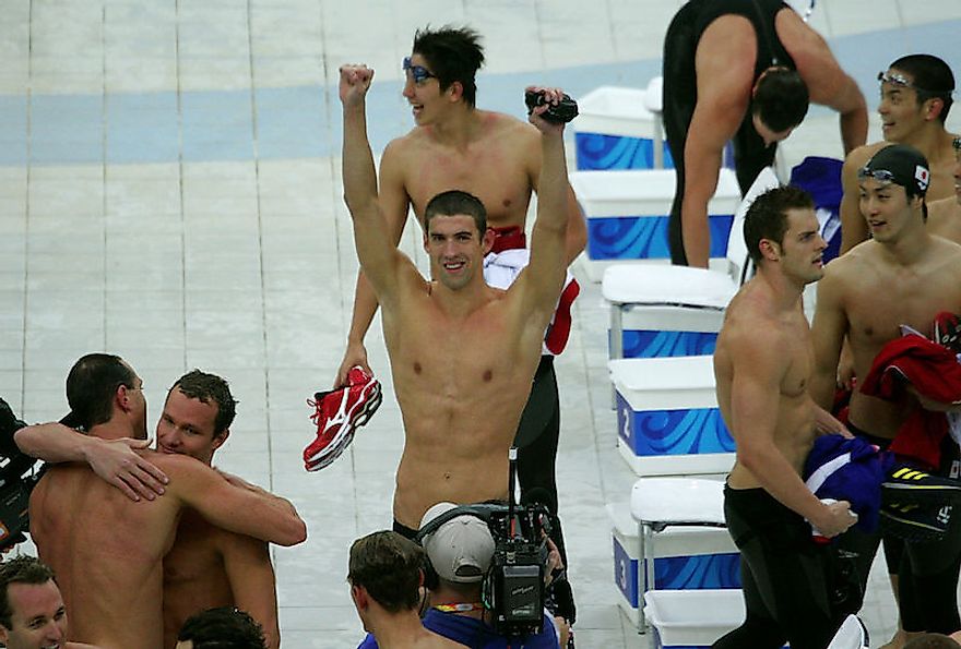  Michael Phelps (with his hands raised) celebrates with his teammates after winning his 8th gold medal.