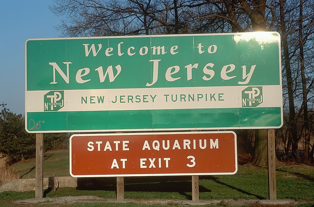 A sign welcoming visitors to New Jersey. 