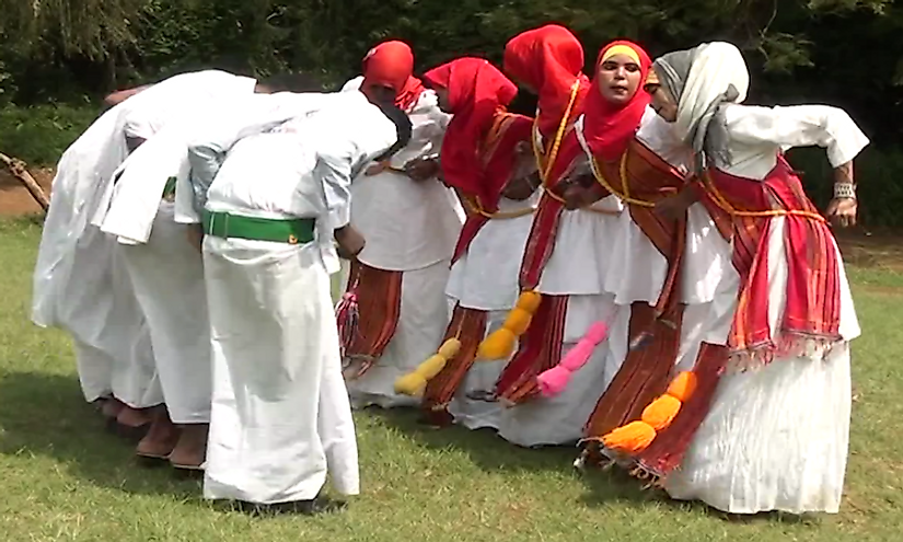 Somali young women and men performing the traditional dhaanto.