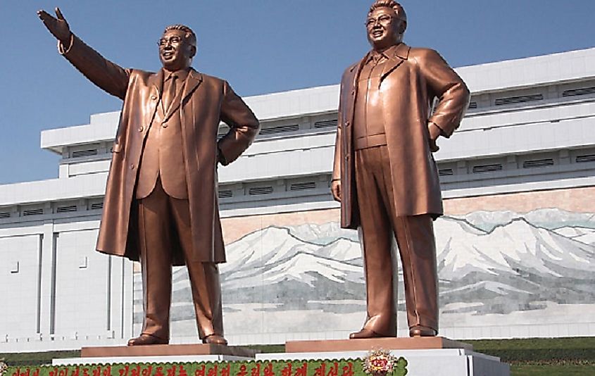 Statues of Kim Il-sung and Kim Jong-il at the Mansu Hill Grand Monument in Pyongyang.