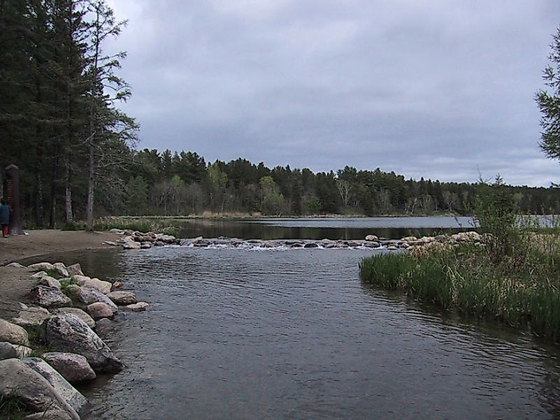 Lake Itasca in the U.S. state of Minnesota serves as the primary headwaters for the Mississippi River.