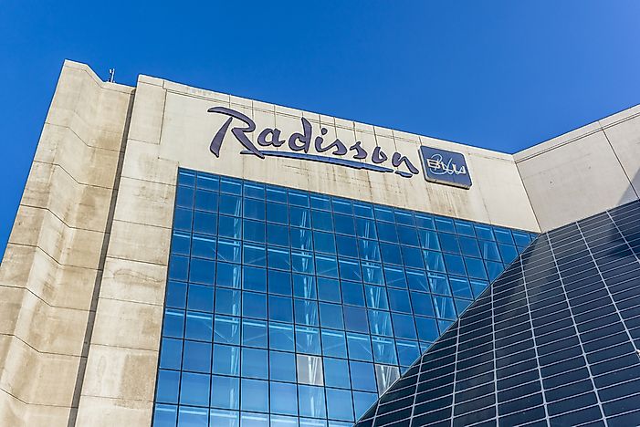 #10 Radisson Royal Dubai, United Arab Emirates - 883 Feet