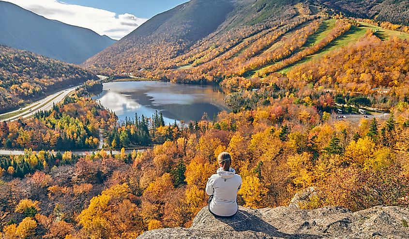 Fall colours in Franconia Notch State Park. White Mountain National Forest, New Hampshire, USA