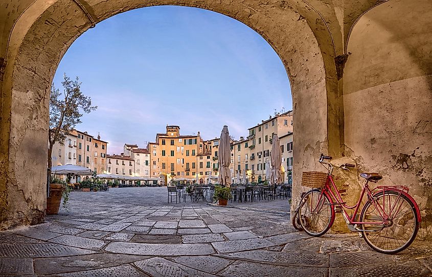 View of Piazza dell'Anfiteatro square through the arch