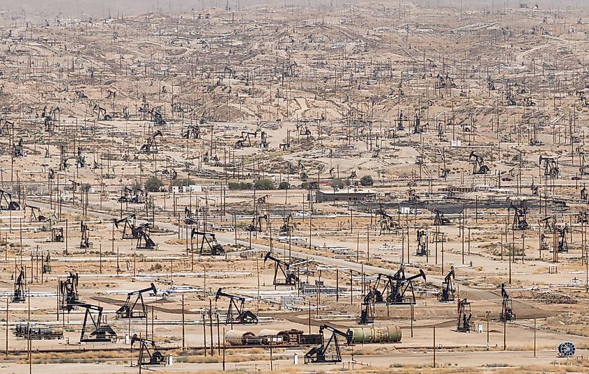Kern River Oil Field, the most dense oilfield in the United States. 