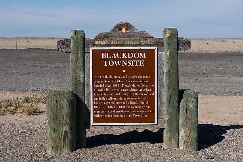 Hagerman, New Mexico: Blackdom historic marker on US285.