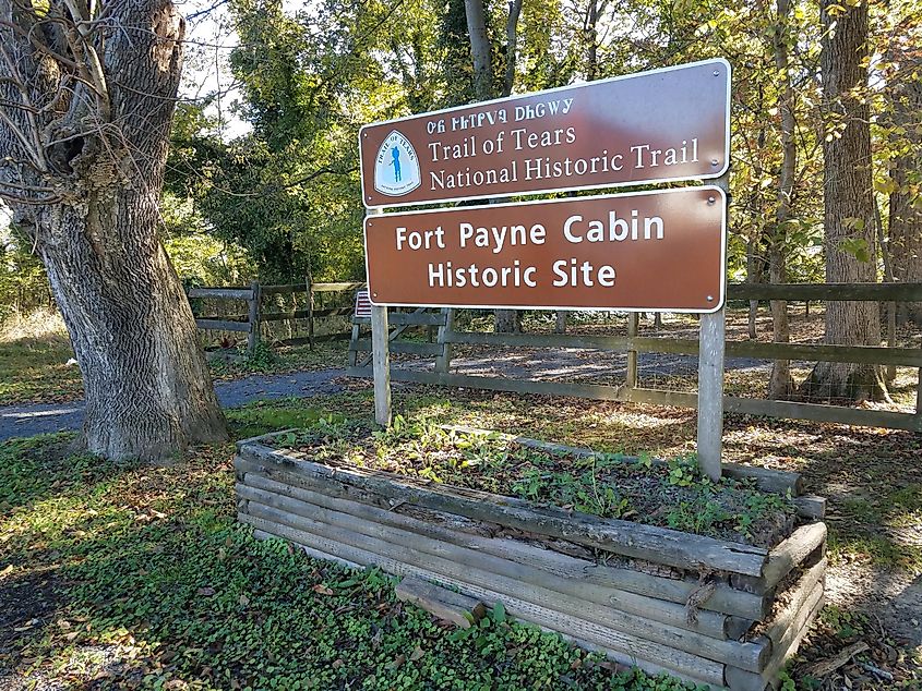 Entrance to Fort Payne Cabin Historic Site. This is part of the Trail of Tears of the Cherokee Indians. Editorial credit: Stillgravity / Shutterstock.com