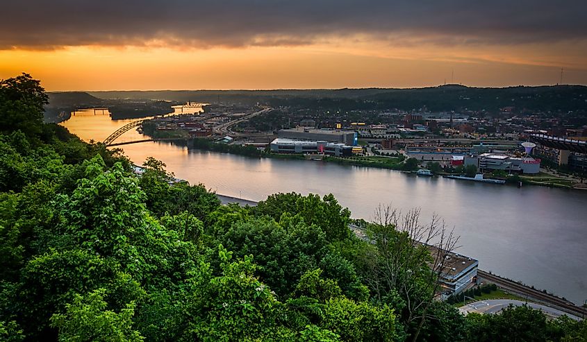 Sunset view over the Ohio River in Pittsburgh, Pennsylvania