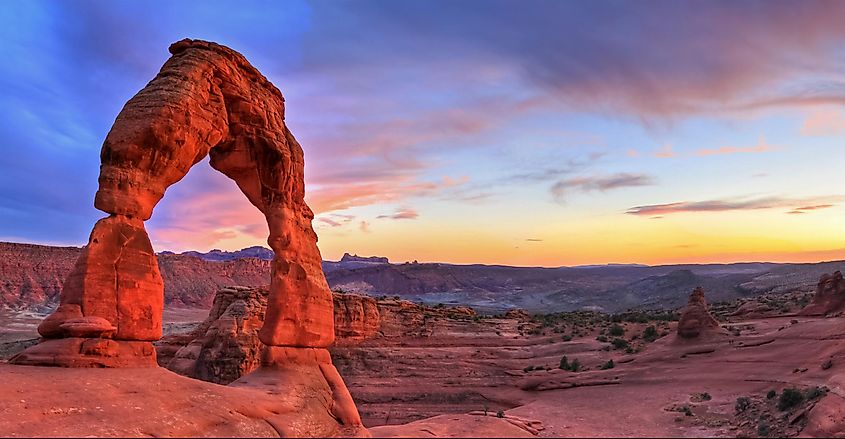 Sweeping sunset panoramic view of famous Delicate Arch in Arches National Park, Moab, Utah.