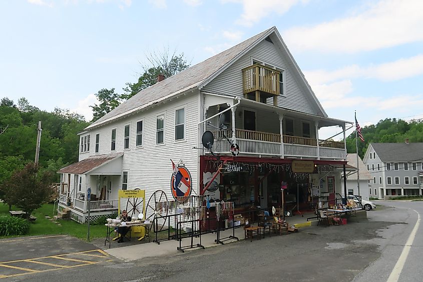 Whitingham Antiques and Collectibles, Whitingham Vermont, By John Phelan - Own work, CC BY-SA 4.0, https://commons.wikimedia.org/w/index.php?curid=60036888