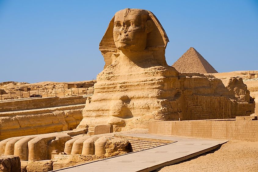 e Great Sphinx with the pyramid of Menkaure in the background
