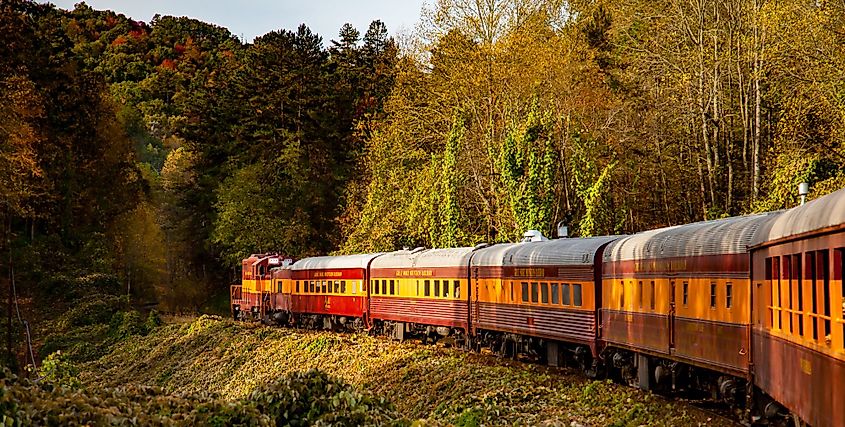 The Great Smoky Mountain Railroad train in western North Carolina near the Great Smoky Mountains National Park. Editorial credit: Bob Pool / Shutterstock.com