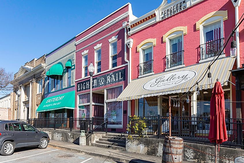  Historic buildings along Railroad Avenue in Opelika's downtown historic district, Opelika, Alabama, USA.