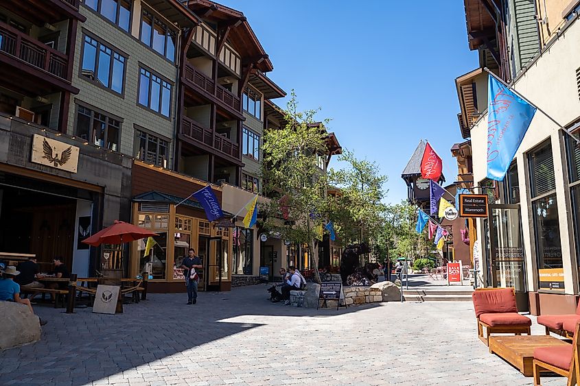 A pedestrian-friendly shopping area with restaurants in downtown Mammoth Lakes.