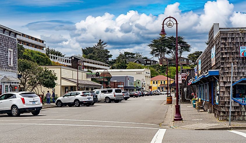 The main downtown street in Bandon, Oregon.