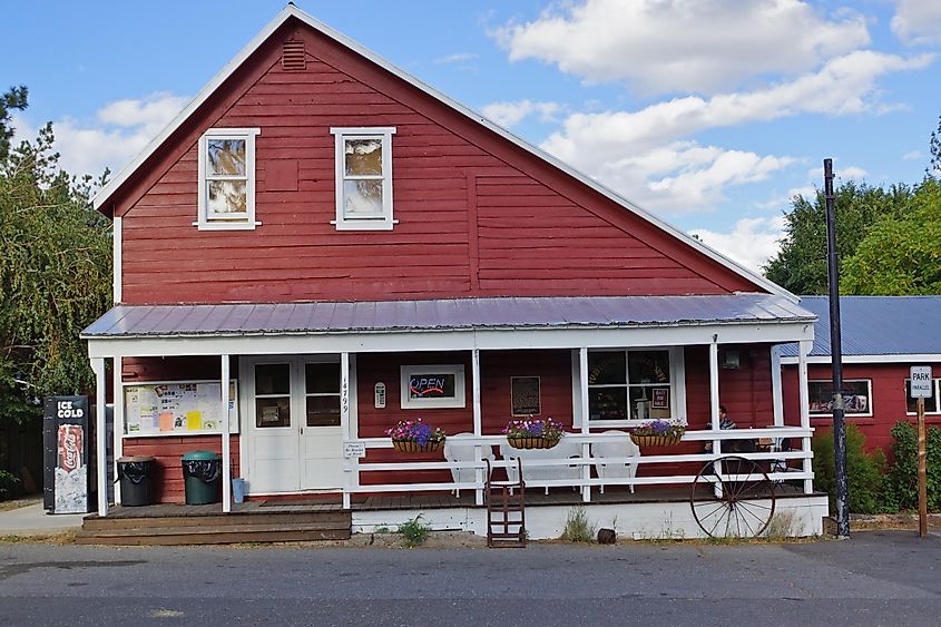 The general store in Markleeville, By flamenc - Own work, CC BY-SA 3.0, https://commons.wikimedia.org/w/index.php?curid=28912583