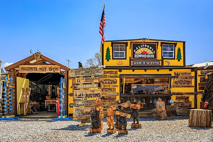 Oakhurst, United States. Souvenir shop with chainsaw carved bears and signs in Yosemite National Park, Sierra Nevada mountain range. Editorial credit: SvetlanaSF / Shutterstock.com