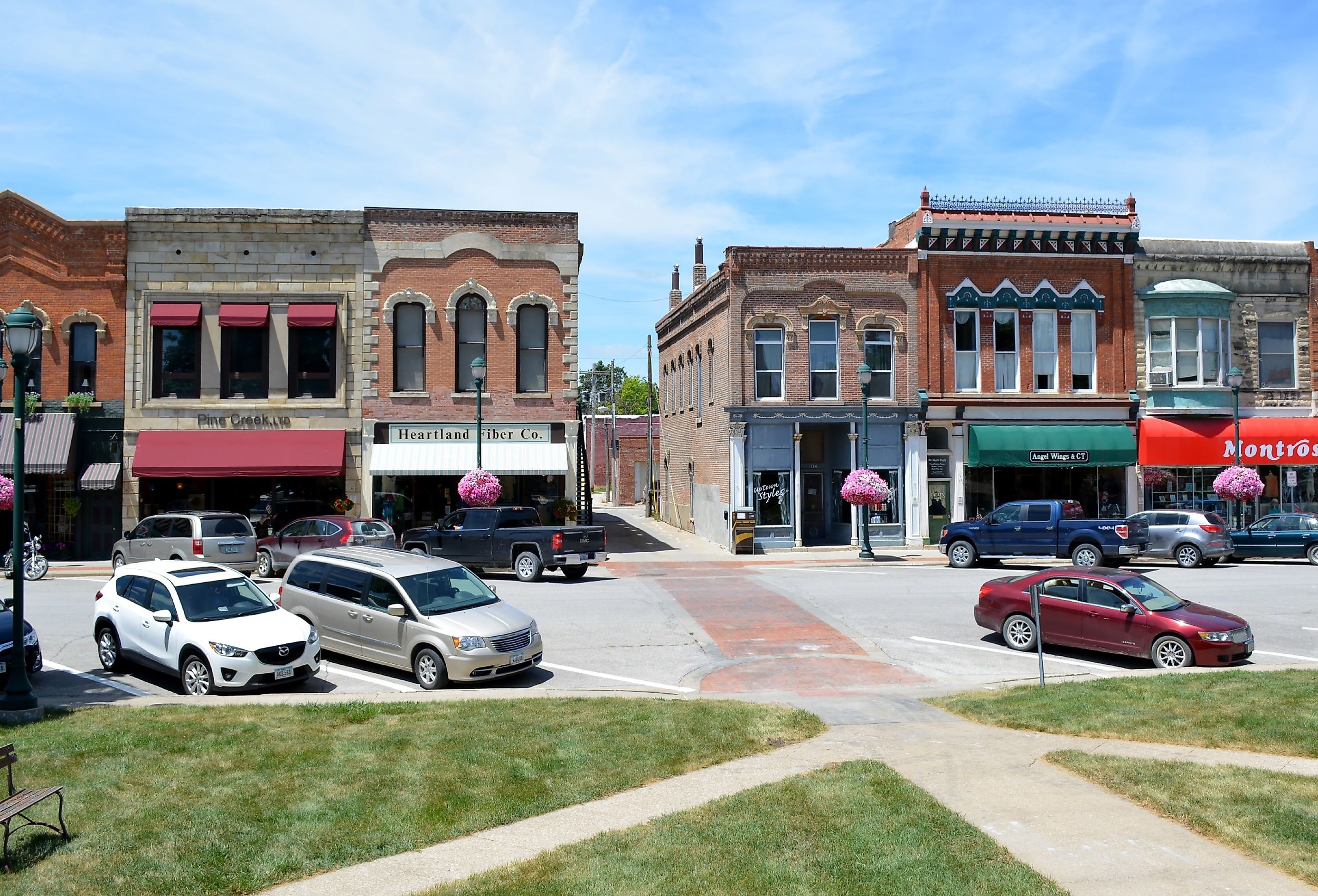 Downtown Winterset, Iowa. Image credit dustin77a via Shutterstock