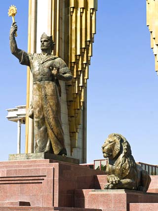Statue on Memorial to Ismail Samani (Ismoili Somoni), Dushanbe,Tajikistan, Central Asia, Asia