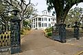 A historic mansion in Natchez, Mississippi. Image: Bennekom / Shutterstock.