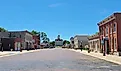Downtown Cottonwood Falls, Kansas. By RuralResurrection, CC BY 4.0, Wikimedia Commons