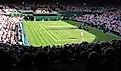 Torneig de Wimbledon. In Wikipedia. https://ca.wikipedia.org/wiki/Torneig_de_Wimbledon By Spiralz from England - 5.46pm ~ Centre Court, CC BY 2.0, https://commons.wikimedia.org/w/index.php?curid=1982514